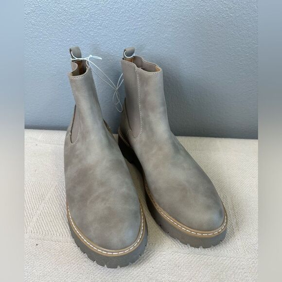 NWOB** DV by Dolce Vita Lobera Chelsea Boot Dark Taupe Size 10 - Picture 2 of 9